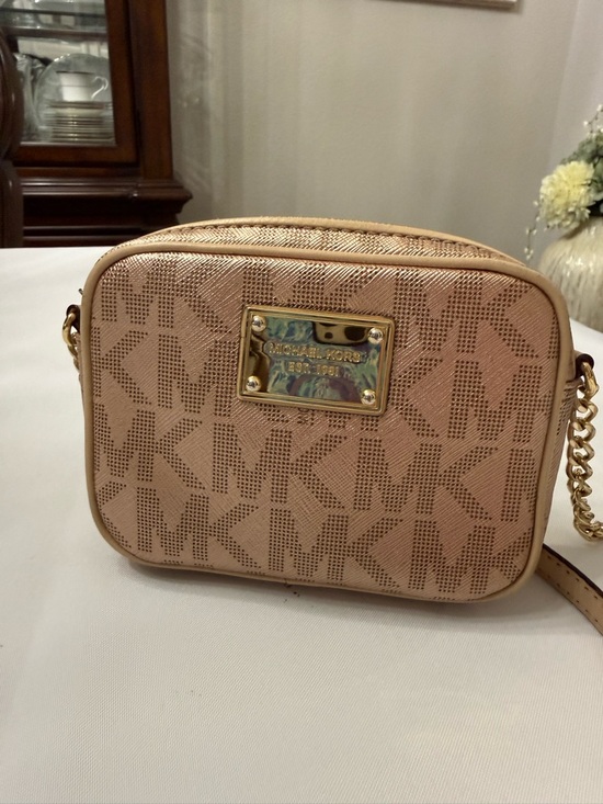 Michael Kors Handbags - Michael Kors Blush rose gold Pink Signature MK Crossbody